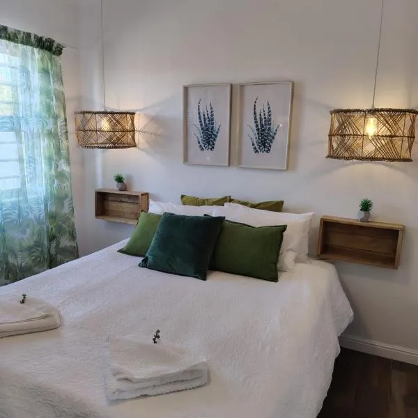 Aintree Farm Cottage, хотел в Лангебан