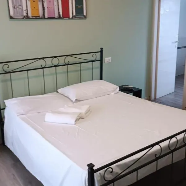 HOTEL Via Emilia Ovest 224 SELF CHECK-IN, hotel di Parma