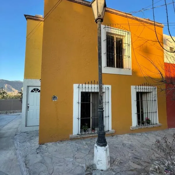 Yellow House, Private Apartment, Centro Arteaga，亞特嘉的飯店