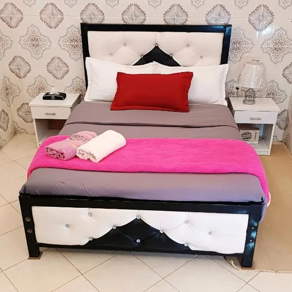 Aziz House 2, מלון בטן-טן