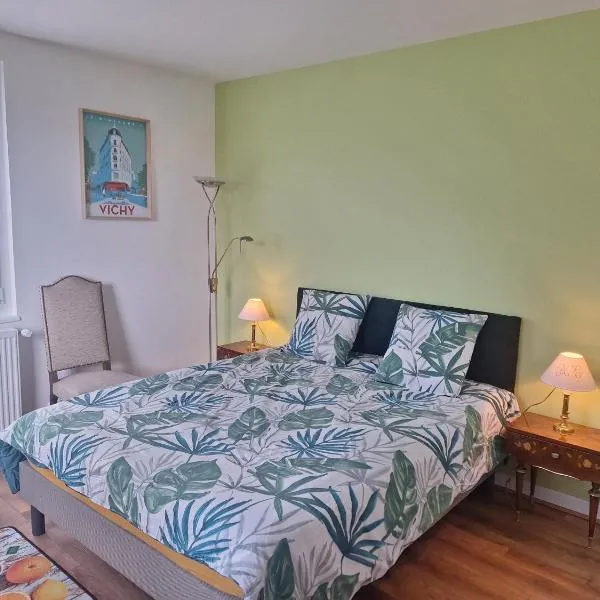 Saint-Rémy-en-Rollat में, होटल chambre d'hôte