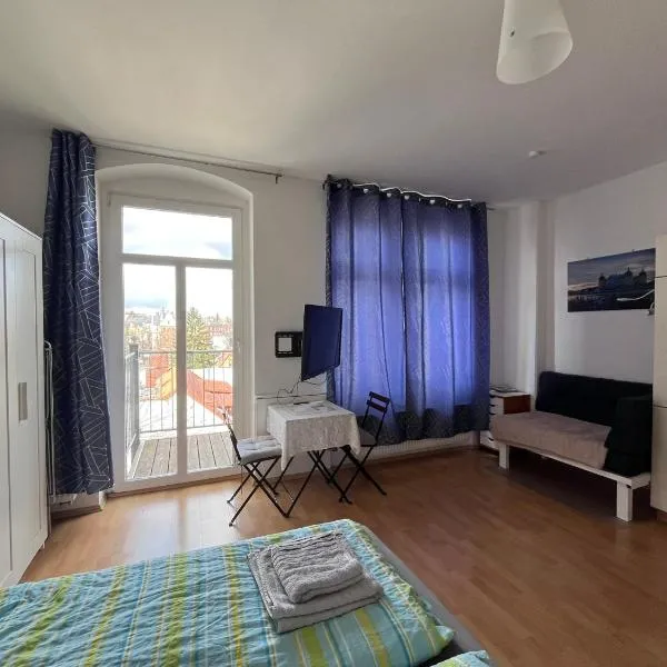 helle 1Raum Wohnung Apartment mit Balkon und Küche, Hotel in Dresden