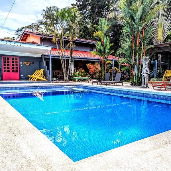 Tropical Paradise Sapacious 1 Bed Cabina AC & Pool, hotel in Herradura