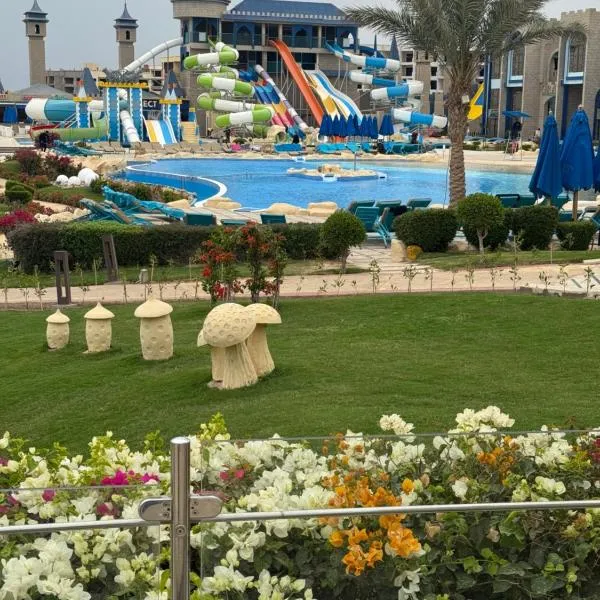 Sahl Hasheesh Finest Chalet - Gravity resort beachfront family 2 bedroom - garden pools view waterpark NON EGYPTIAN ONLY, hotel a Hurghada