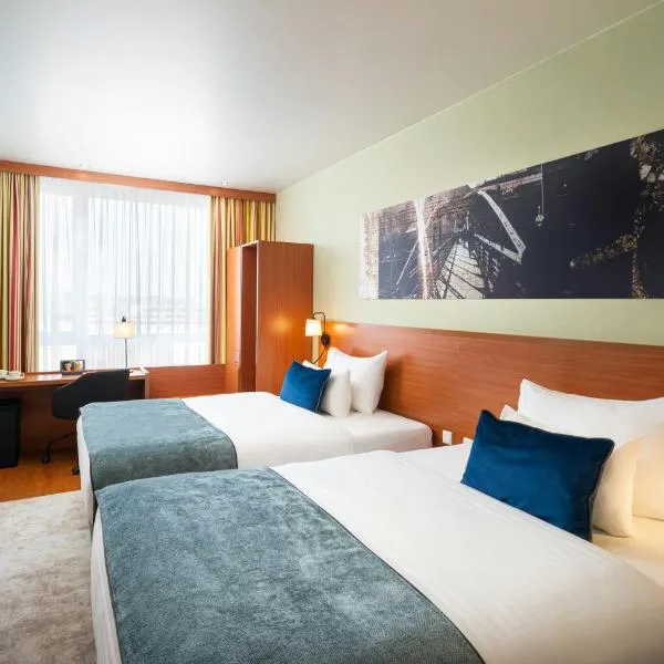 Leonardo Hotel Salzburg Airport, hotell i Salzburg