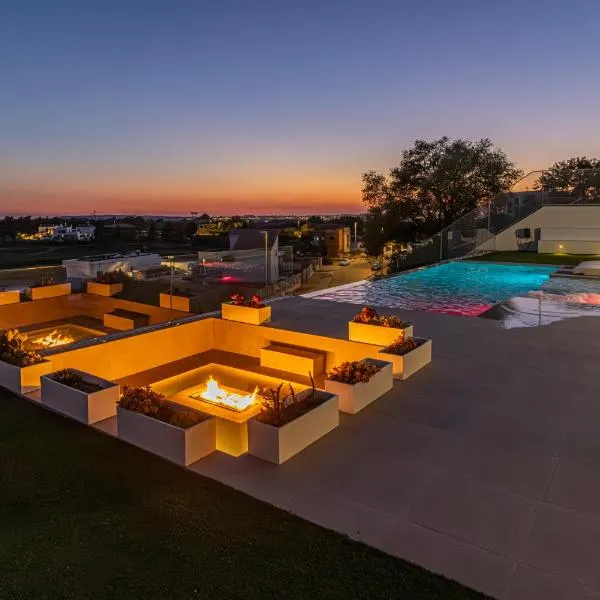 Royal Luxury Apartment with Private Infinity Pool, Hydromassage Area & Fireplace, готель у місті Херес-де-ла-Фронтера