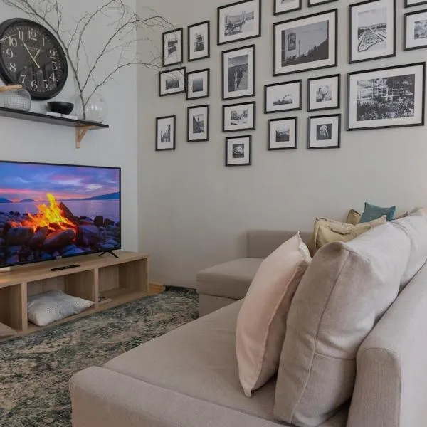 Danube apartment in ambient style with smart TV, hotelli Wienissä