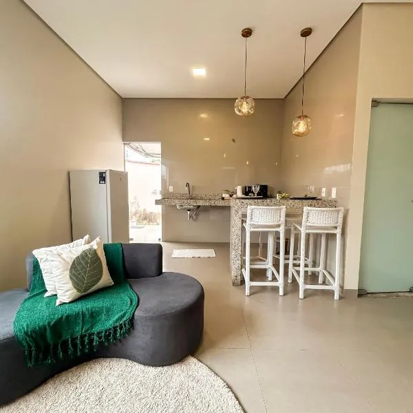 Casa 04 - Casa com 2 quartos, sendo uma suíte localizada próximo a rodoviária e o aeroporto، فندق في بالماس