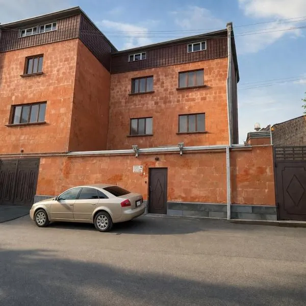 Red House, hotel u gradu 'Kʼasakh'