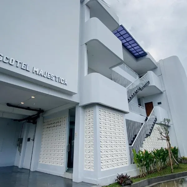 Escotel Majestica, hotel a Dalung
