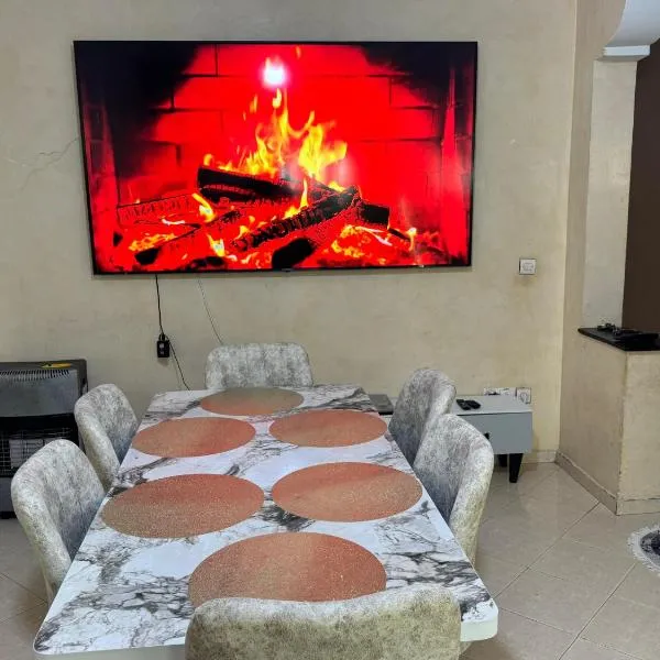Maison à louer prêt de l'aéroport, hotel in Derroua