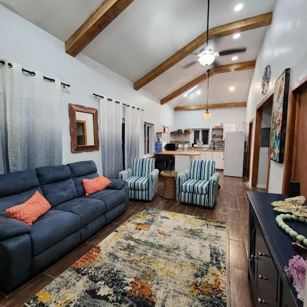 Sounds of Freedom: Savannah Sound şehrinde bir otel