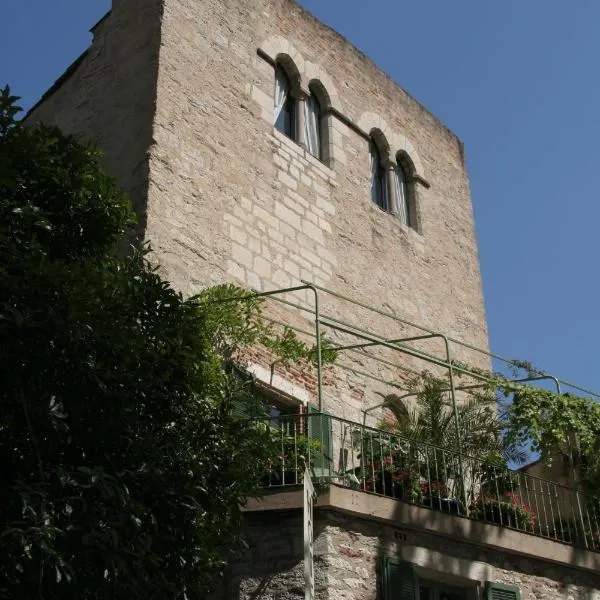 Hôtel Jean XXII, hotel v destinaci Cahors