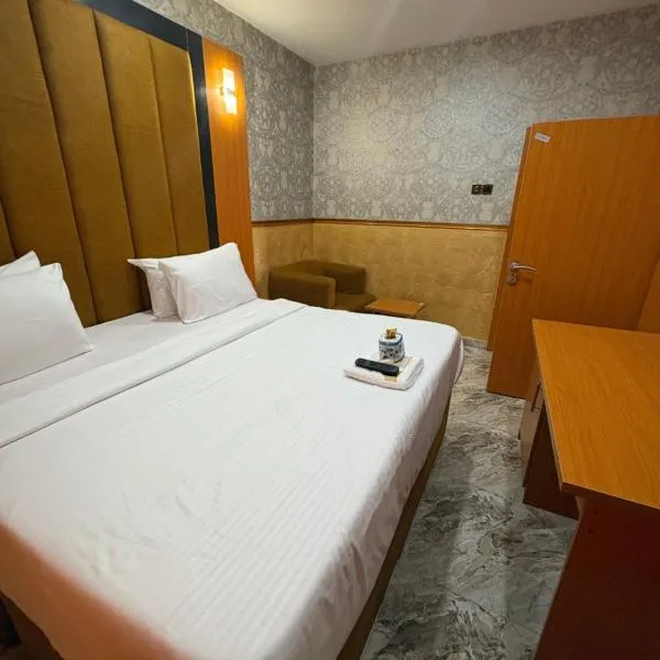 GoldStep Hotel, Effurun, khách sạn ở Warri