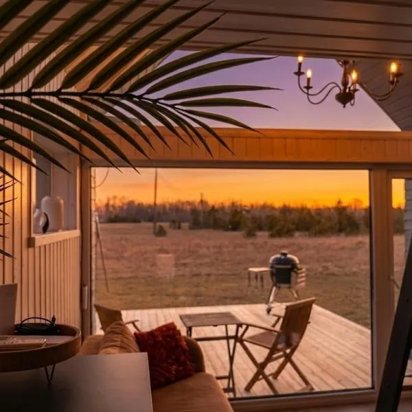 Sadama Willa Petite with private mini SPA, hotell i Heltermaa