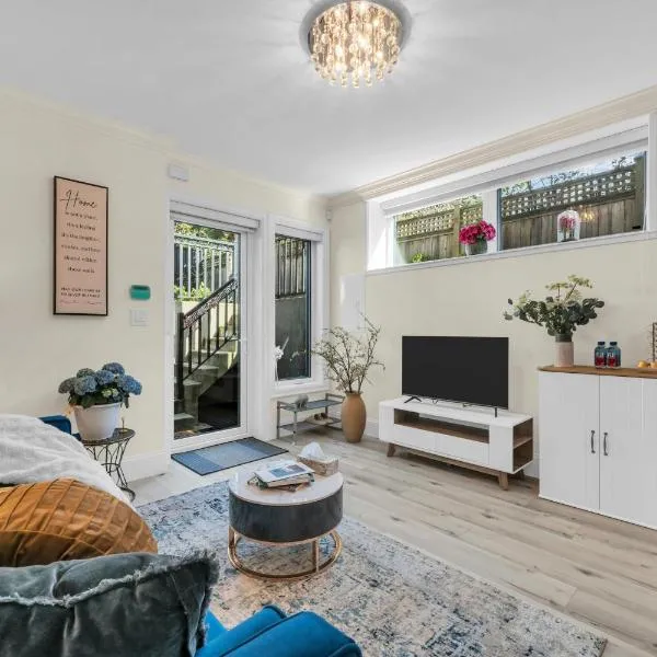 Beautiful Cozy and Private Two Bedroom& One Bathroom, hotel u Vancouveru