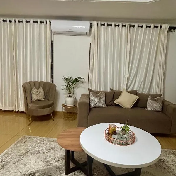 Villa Nirvana โรงแรมในแบลนไทร์