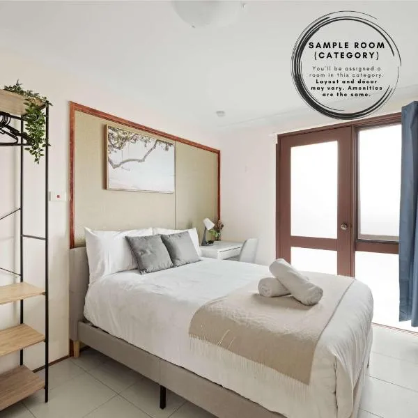 Quaint Double Room - Private Spot at Milperra - Shared Bathroom, hotelli kohteessa East Hills