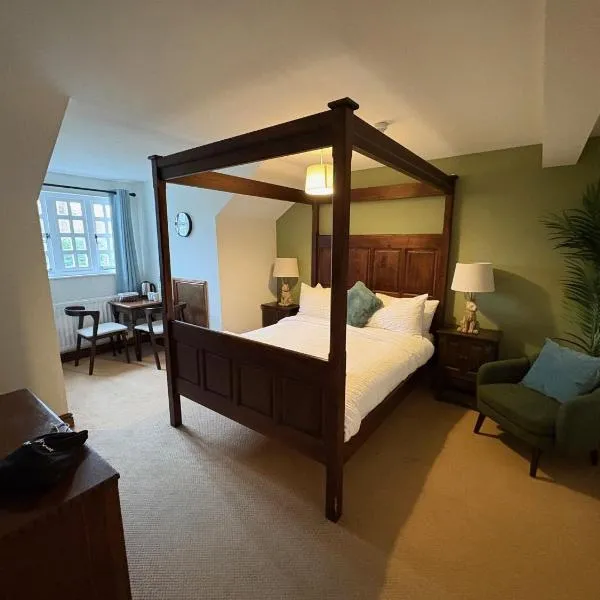 True Lovers Knot, Tarrant Keyneston: Tarrant Keynston şehrinde bir otel