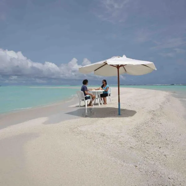 Azoush Tourist Guesthouse, hotel v destinaci Fulhadhoo