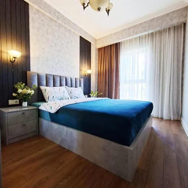 Spacious Riverside Apartment in Central Tbilisi with Balcony, hotel sa Tbilisi City