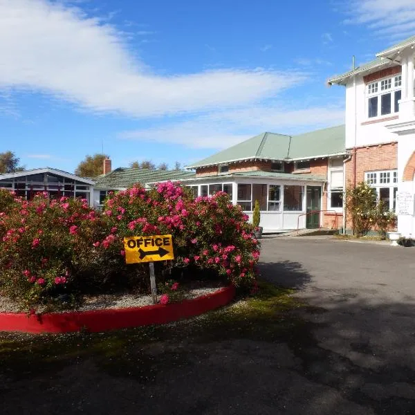 Thomas's Catlins Lodge and Camp Ground, hotel en Owaka