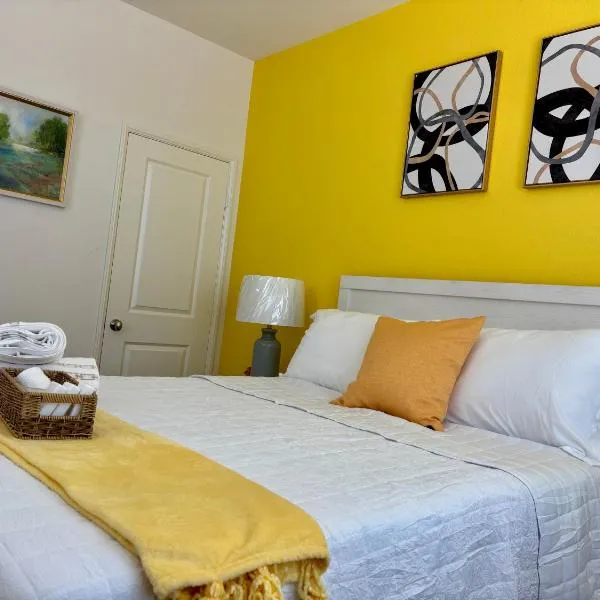 Route 66 Desert Retreat 3 Bedroom Home With Garden, готель у місті Вікторвілл