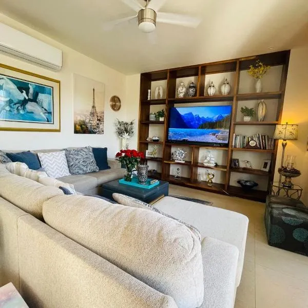 Beautiful condo 2bed, 3bath, pools and city views!, hotel di Cabo San Lucas