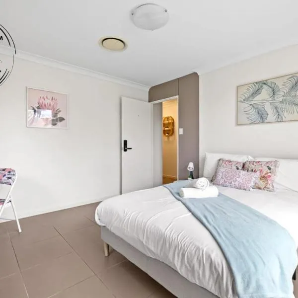Panania에 위치한 호텔 Cozy Double Room in Panania - Close to Stations & Stores - Shared Bathroom