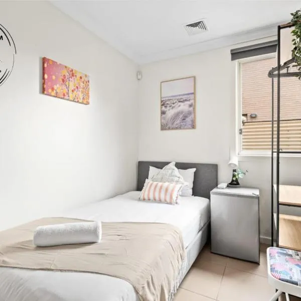 Cozy Single Room - Nearby Stations & Shops - Shared Bathroom, hotelli kohteessa Panania