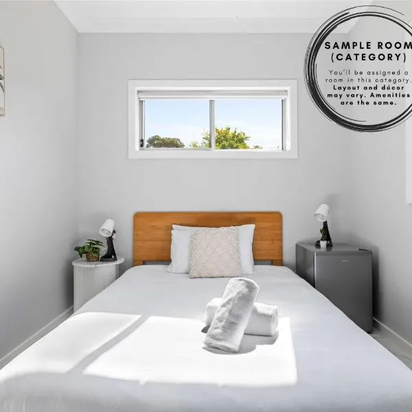 Bright and Cozy Courtyard Double Room - Near Top Ryde City Shared Amenities, hotel sa Sydney