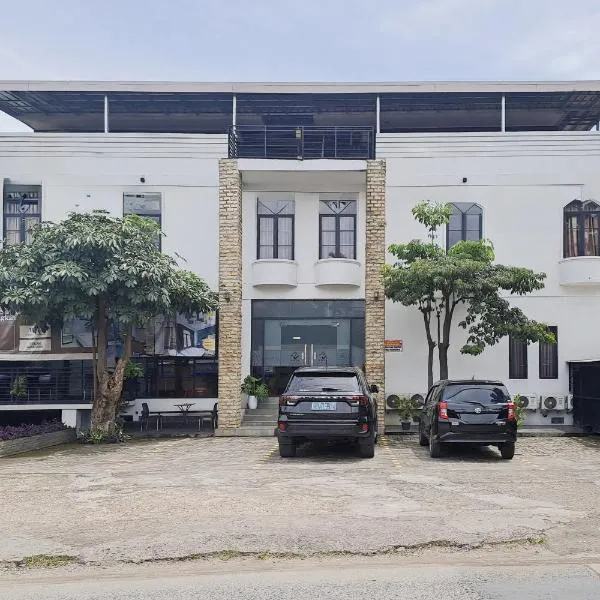 SANS Stay Raja Soeta Hostel Lampung, מלון בHajimana