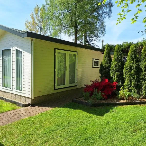 Chalet op Camping de Zeven Heuveltjes, hotel i Ees
