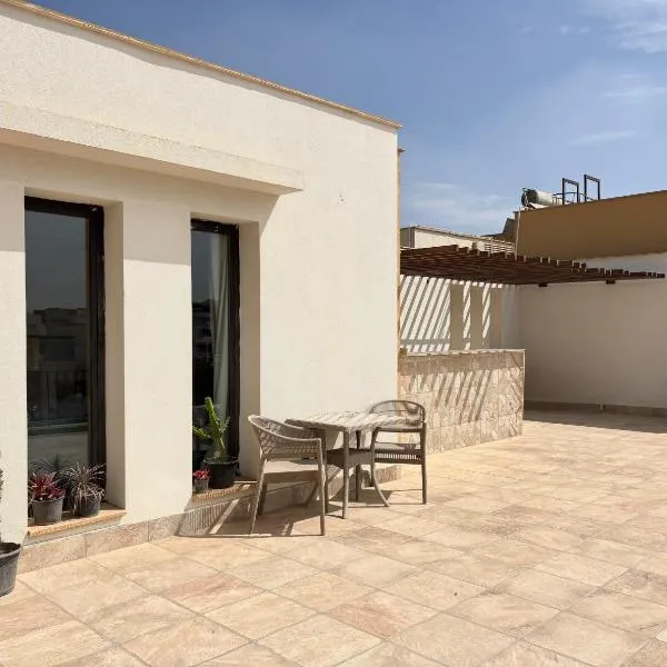 Modern Rooftop Studio in Westown, Sheikh Zayed - Near GEM & SPX Airport, hotel en Sheikh Zayed