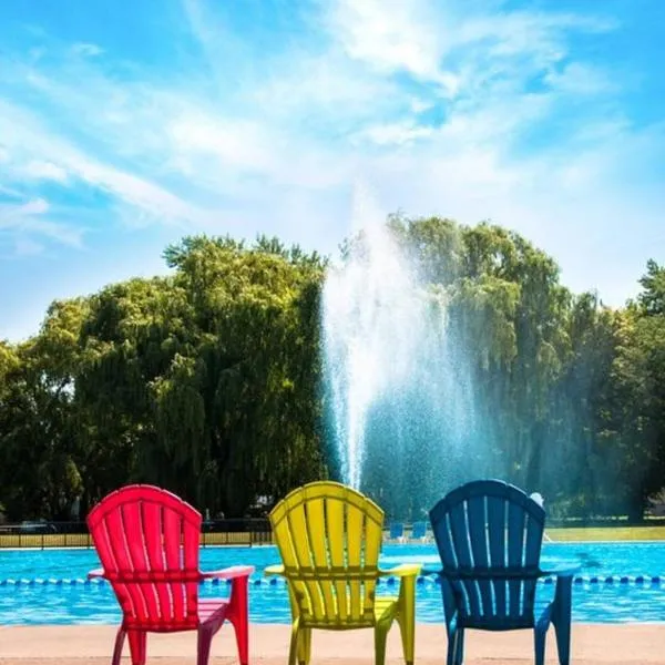 Beautiful cozy Niagara-on-the-Lake summer cottage by Vineyard and Niagara Falls, hotel v destinácii Niagara on the Lake