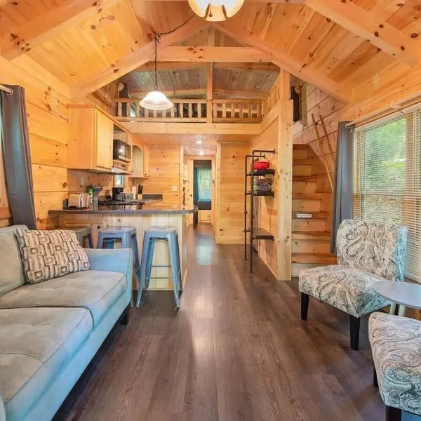 Eden Cabin Forested Tiny Home On Lookout Mtn，查塔努加的飯店