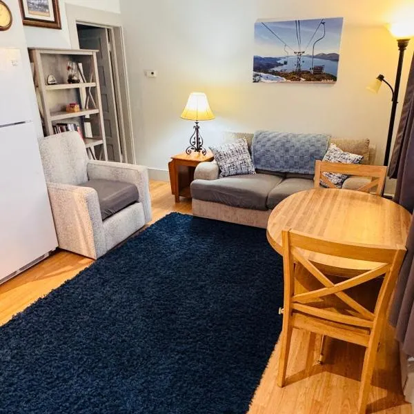 1st Street Hideout Private 1 bedroom apartment, hotel