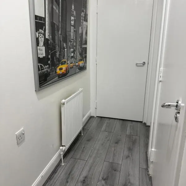 Zikach Apartment Near to Glasgow Airport, hotel in Renfrew