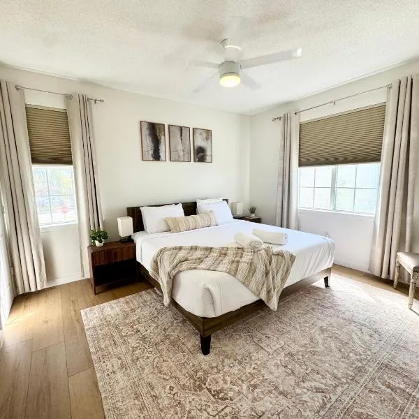 Sunny escape in Miramar Beach، فندق في ديستين