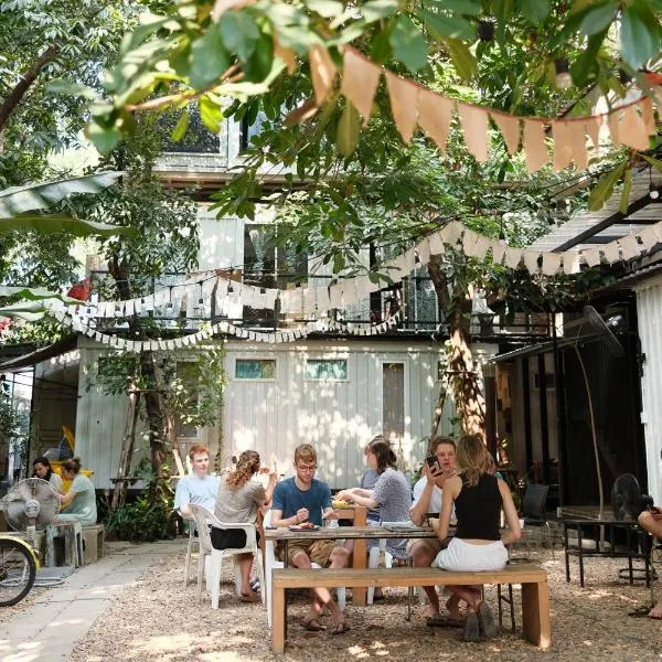 The Yard Bangkok Hostel, hotel i Bangkok