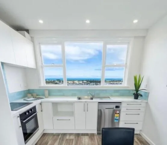 Beautiful Home with Sea View Private Parking, hotel in Dunedin