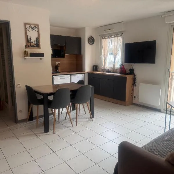 studio proche du centre 3 à 5 pers avec parking privé et la fibre, hotel v destinaci Luz-Saint-Sauveur