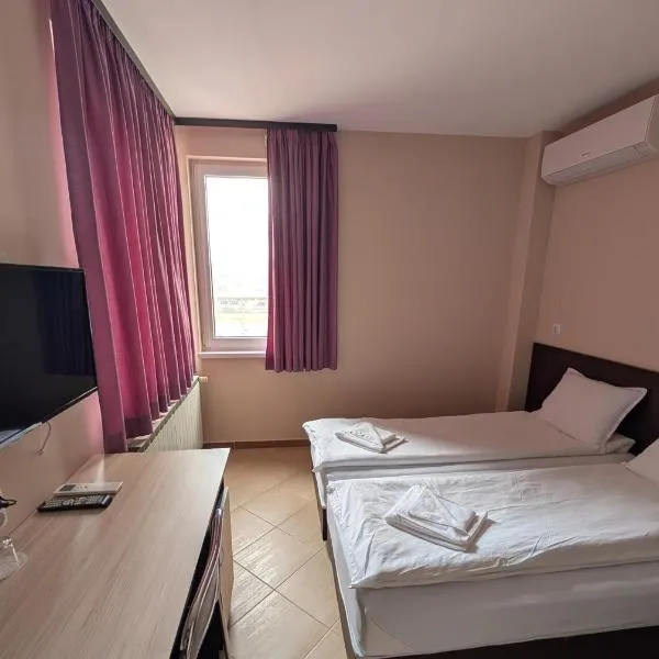 Hotel Poli, ξενοδοχείο στο Μπλαγκόεβγκραντ