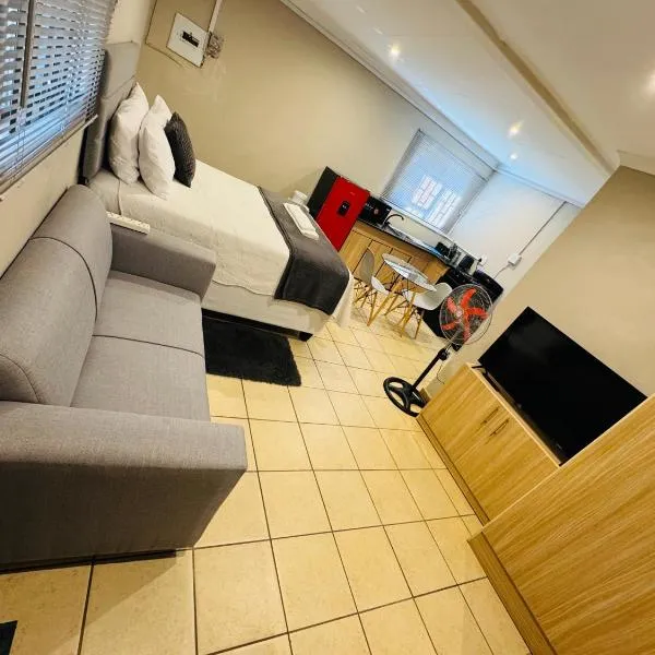 Hei Stays Bachelor Apartment, hotel a Bronkhorstspruit