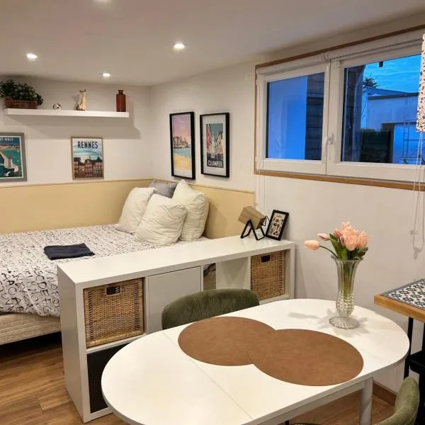 Ayane: Saint-Jacques-de-la-Lande şehrinde bir otel