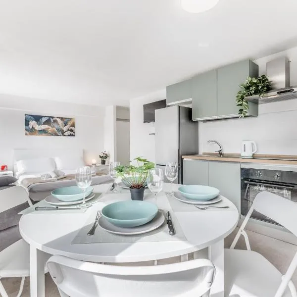 Terrace with a view Near Ospedale San Pietro, hotel a Roma