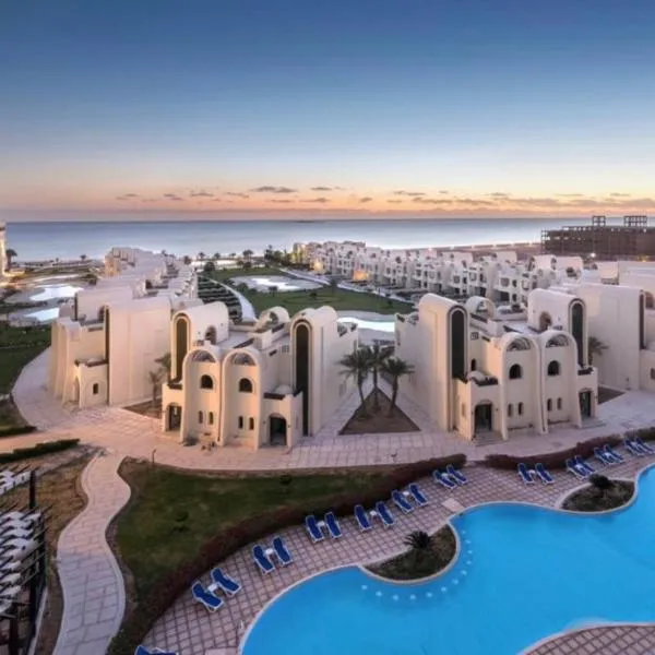 Sahl Hasheesh Finest Chalet - Gravity resort beachfront family 2 bedroom - garden pools view waterpark NON EGYPTIAN ONLY: Hurgada'da bir otel