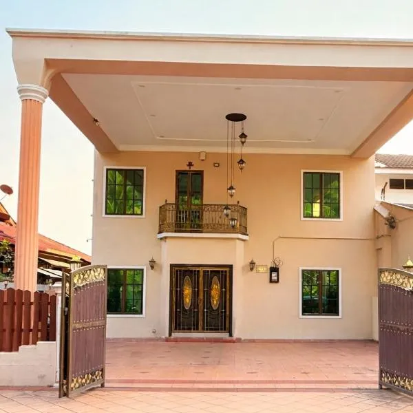 Megrram Homestay Ipoh-entire bungalow for 32 pax, Hotel in Ipoh