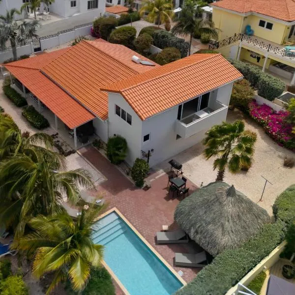 Tropical villa Curoyal near the beach, hotel v mestu Jan Thiel