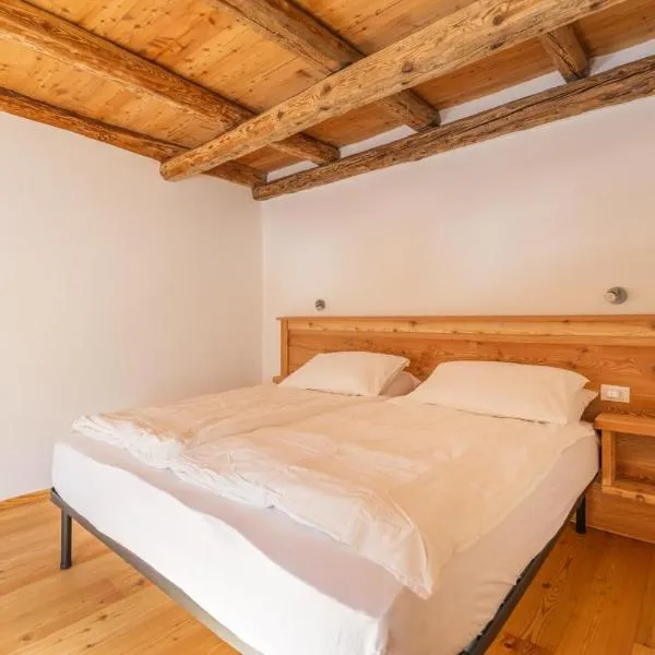 Casa Vallazza - Val di Zoldo - Dolomites, hotel v destinaci Forno di Zoldo